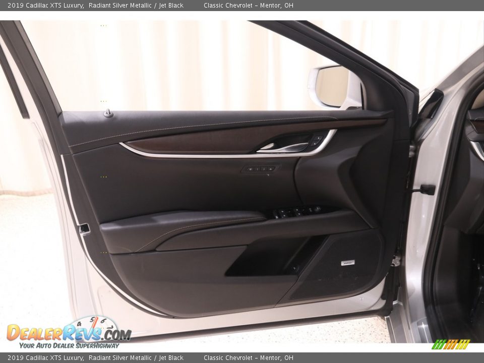 2019 Cadillac XTS Luxury Radiant Silver Metallic / Jet Black Photo #4