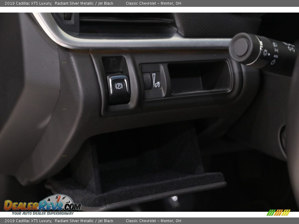 2019 Cadillac XTS Luxury Radiant Silver Metallic / Jet Black Photo #5