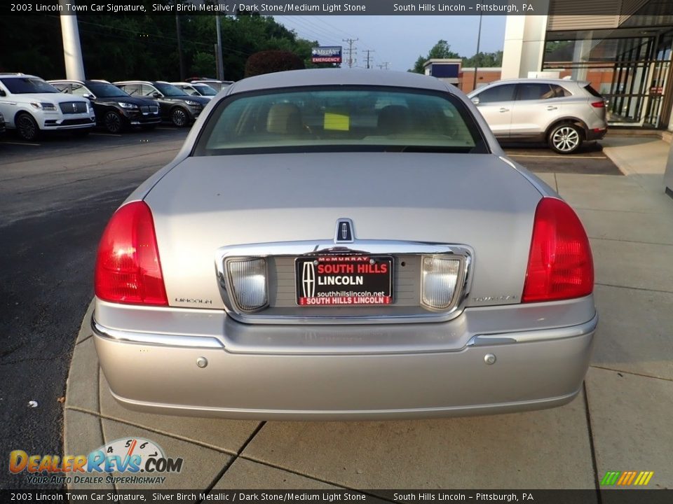 2003 Lincoln Town Car Signature Silver Birch Metallic / Dark Stone/Medium Light Stone Photo #4