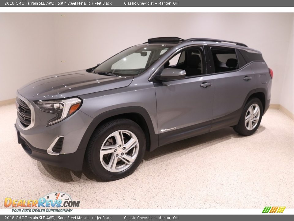 Front 3/4 View of 2018 GMC Terrain SLE AWD Photo #3