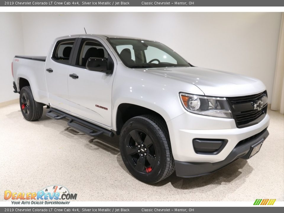 Front 3/4 View of 2019 Chevrolet Colorado LT Crew Cab 4x4 Photo #1