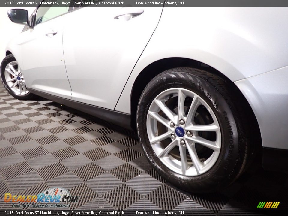 2015 Ford Focus SE Hatchback Ingot Silver Metallic / Charcoal Black Photo #10