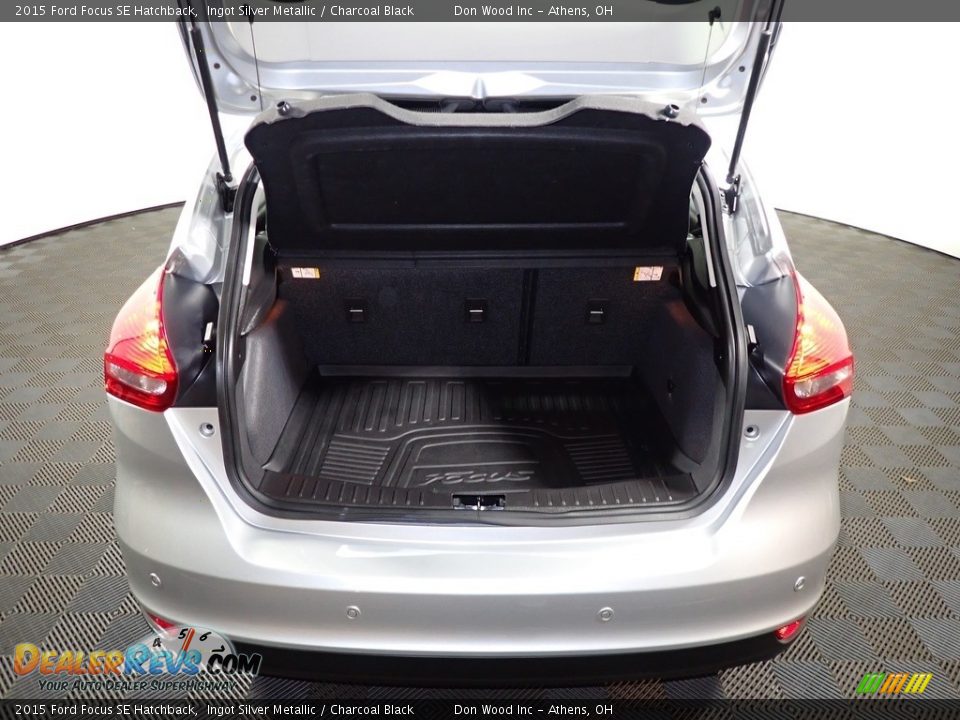 2015 Ford Focus SE Hatchback Ingot Silver Metallic / Charcoal Black Photo #12
