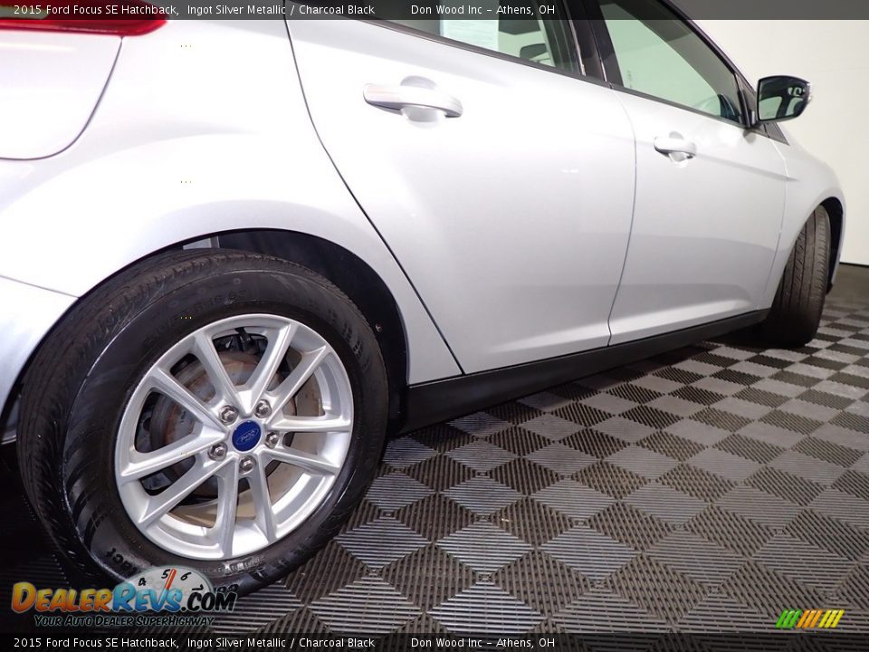 2015 Ford Focus SE Hatchback Ingot Silver Metallic / Charcoal Black Photo #16