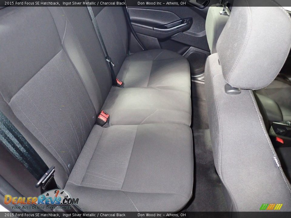 2015 Ford Focus SE Hatchback Ingot Silver Metallic / Charcoal Black Photo #23