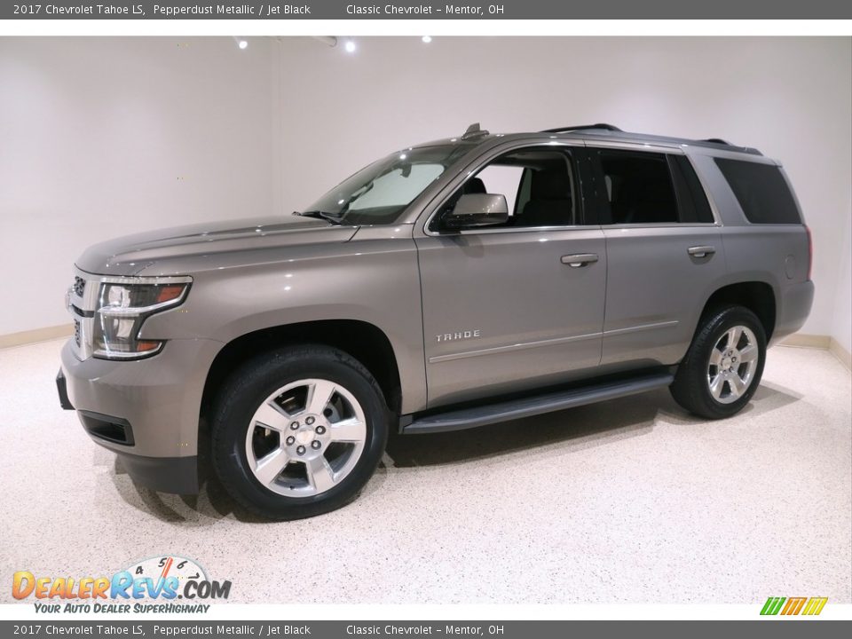 Front 3/4 View of 2017 Chevrolet Tahoe LS Photo #3