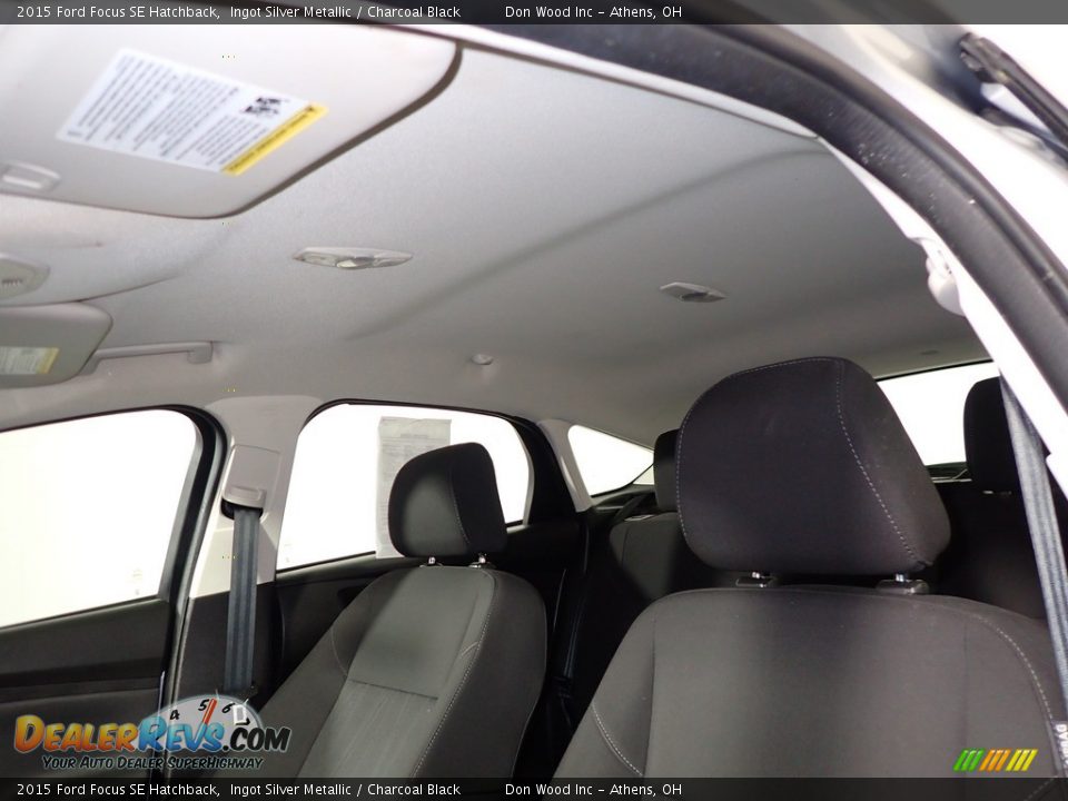 2015 Ford Focus SE Hatchback Ingot Silver Metallic / Charcoal Black Photo #31