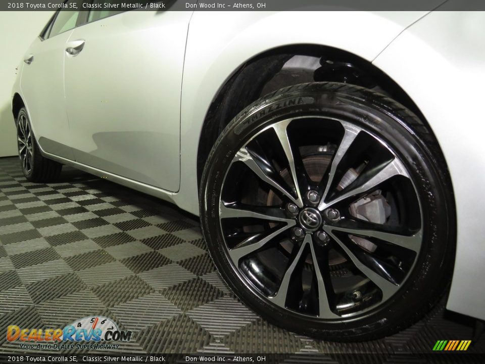 2018 Toyota Corolla SE Classic Silver Metallic / Black Photo #3