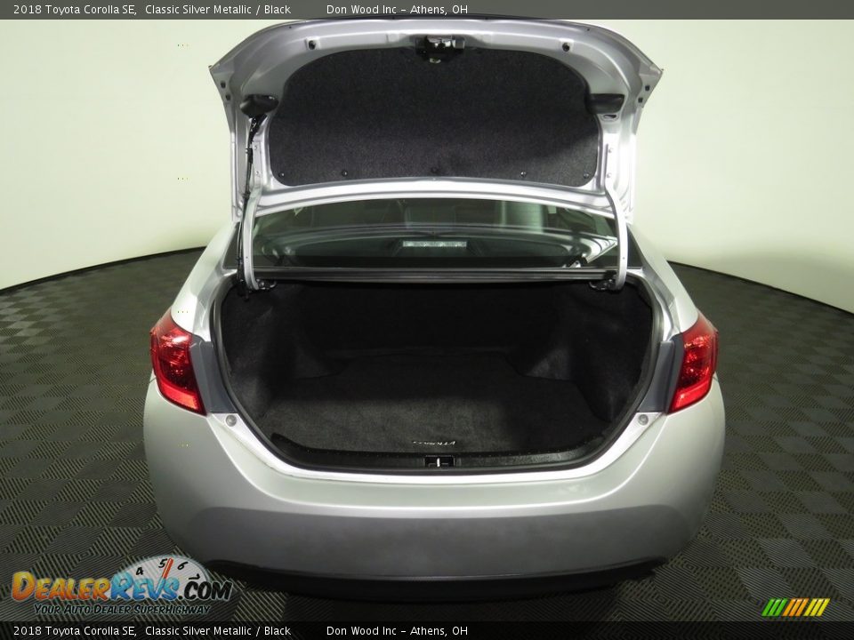 2018 Toyota Corolla SE Classic Silver Metallic / Black Photo #12