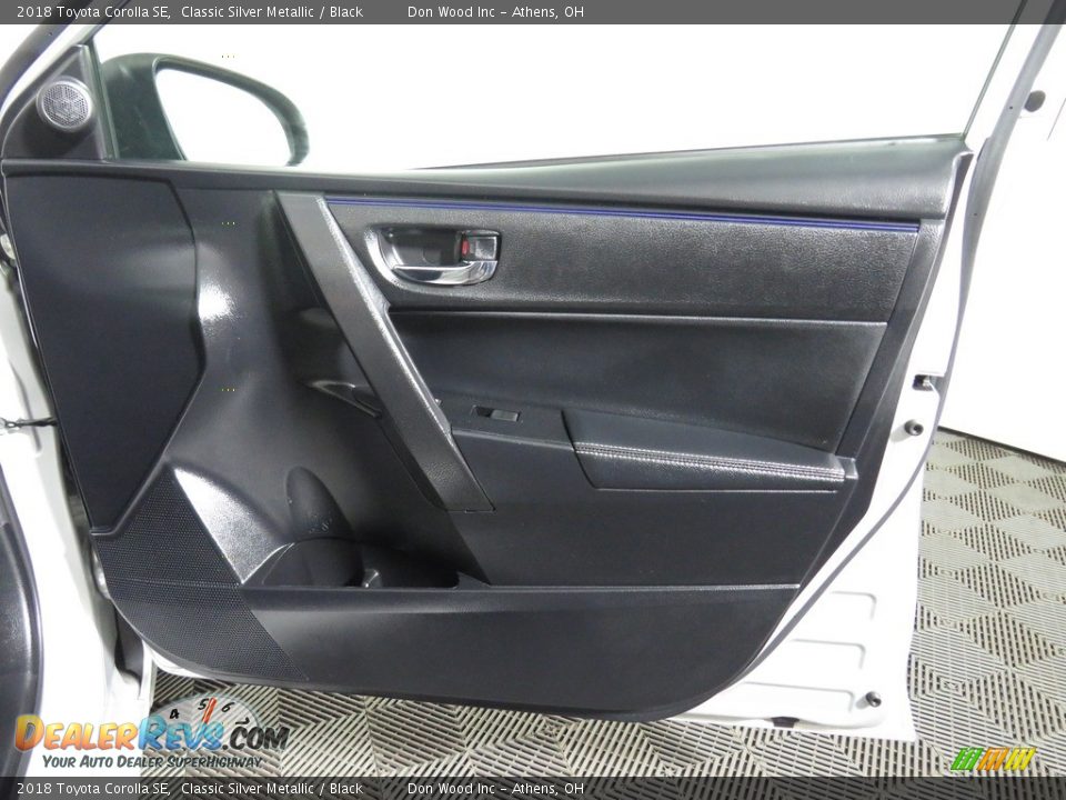 2018 Toyota Corolla SE Classic Silver Metallic / Black Photo #24