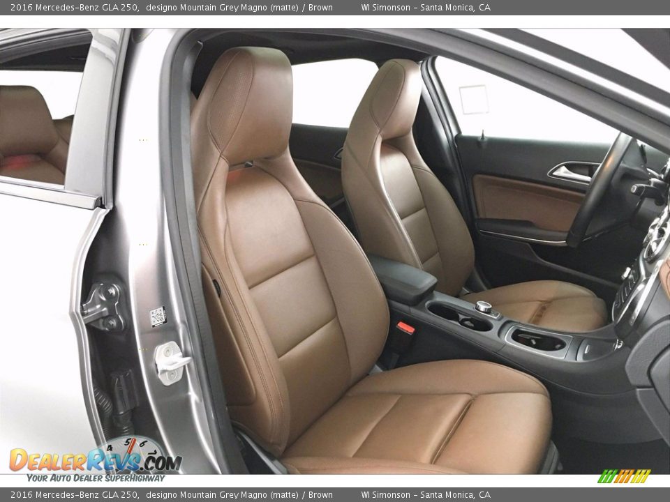 Front Seat of 2016 Mercedes-Benz GLA 250 Photo #6