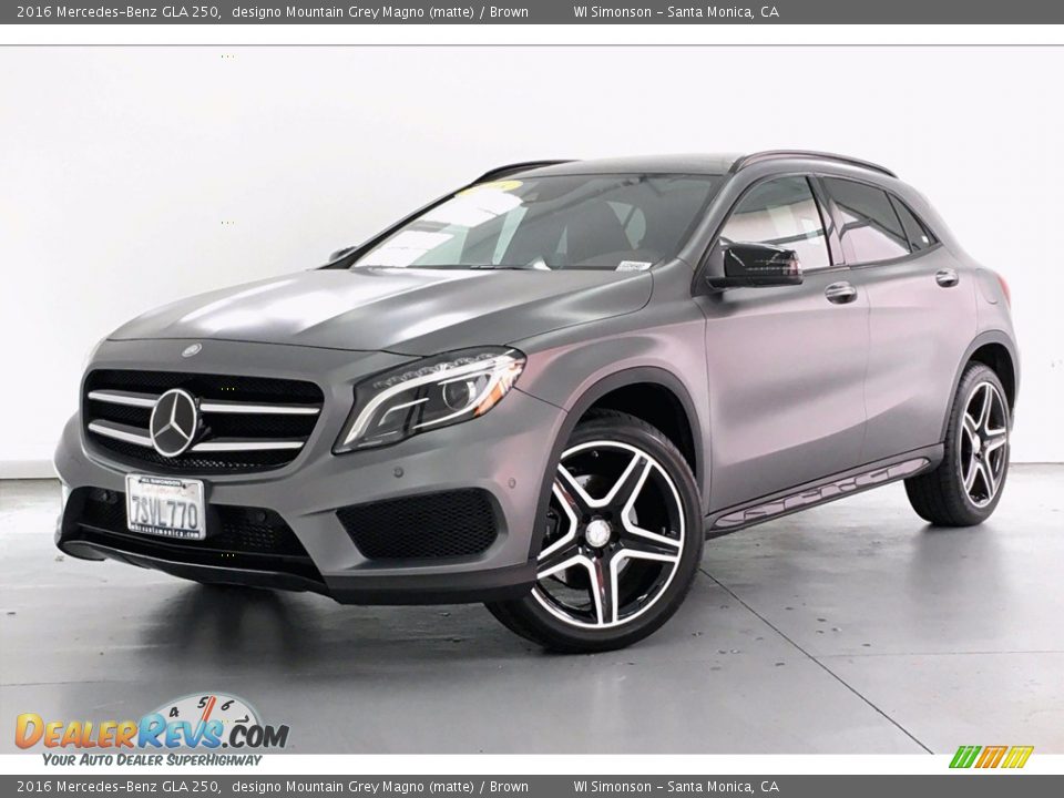 Front 3/4 View of 2016 Mercedes-Benz GLA 250 Photo #12