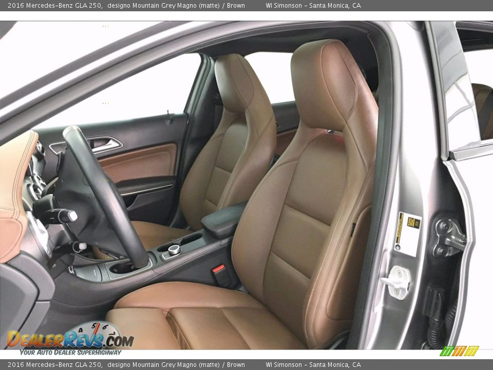 Front Seat of 2016 Mercedes-Benz GLA 250 Photo #14