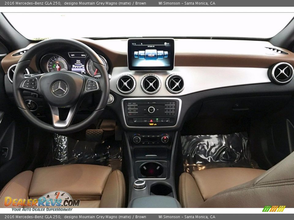 Dashboard of 2016 Mercedes-Benz GLA 250 Photo #17