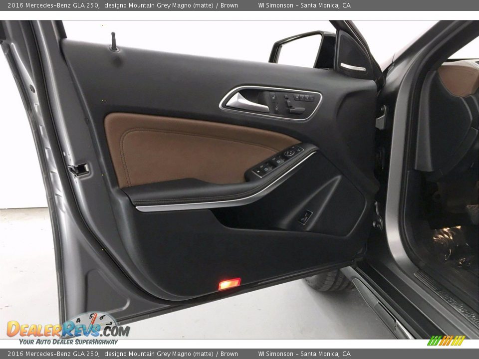 Door Panel of 2016 Mercedes-Benz GLA 250 Photo #25