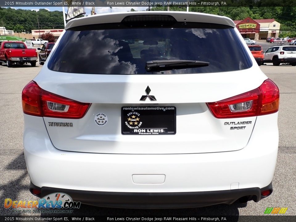 2015 Mitsubishi Outlander Sport ES White / Black Photo #4