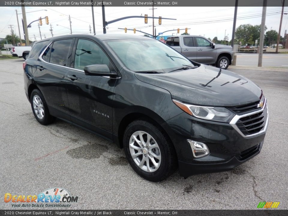 Front 3/4 View of 2020 Chevrolet Equinox LT Photo #3