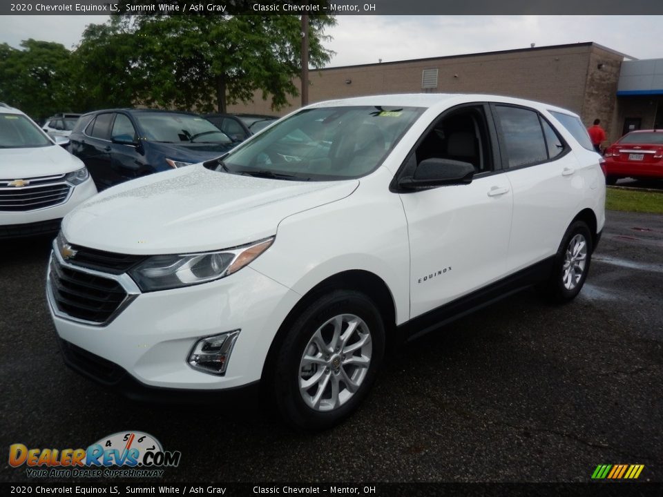 Front 3/4 View of 2020 Chevrolet Equinox LS Photo #1