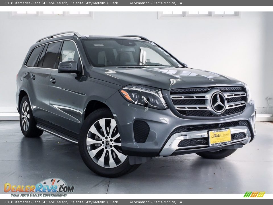 Front 3/4 View of 2018 Mercedes-Benz GLS 450 4Matic Photo #12