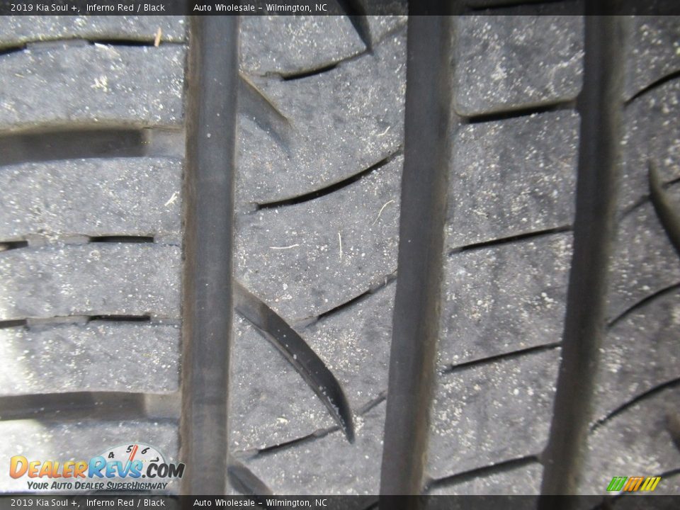 2019 Kia Soul + Inferno Red / Black Photo #9