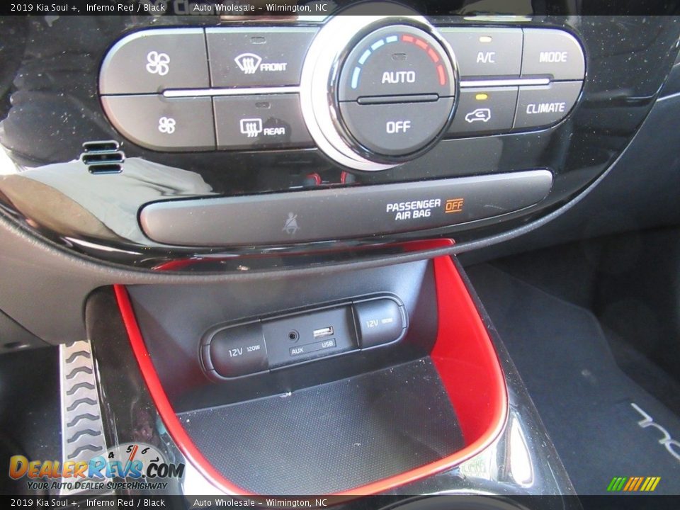 2019 Kia Soul + Inferno Red / Black Photo #18