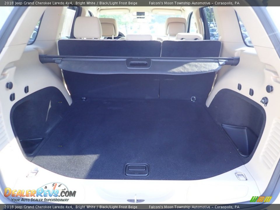 2018 Jeep Grand Cherokee Laredo 4x4 Bright White / Black/Light Frost Beige Photo #4