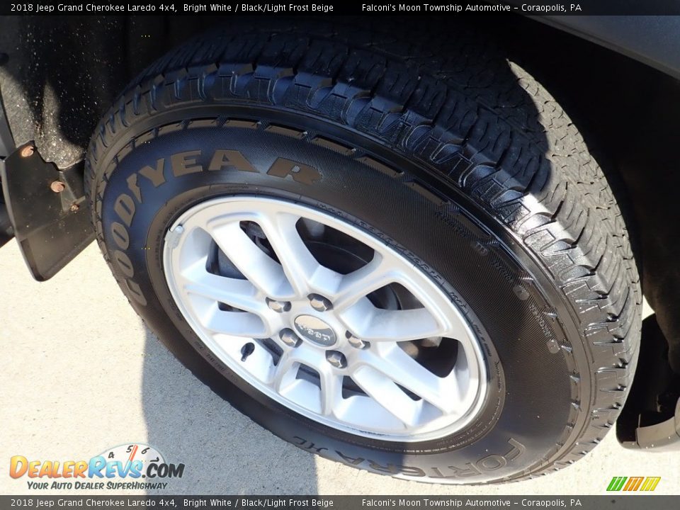 2018 Jeep Grand Cherokee Laredo 4x4 Bright White / Black/Light Frost Beige Photo #10