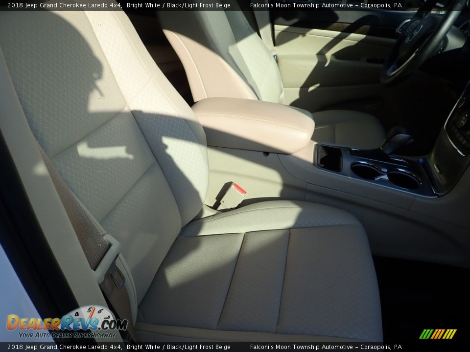 2018 Jeep Grand Cherokee Laredo 4x4 Bright White / Black/Light Frost Beige Photo #11