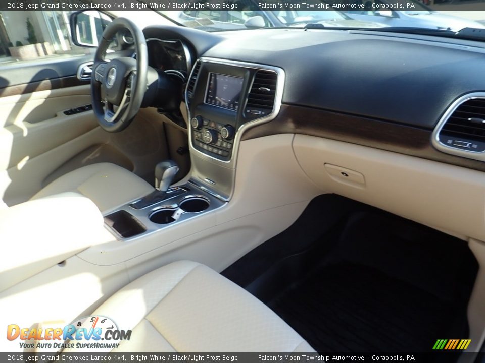 2018 Jeep Grand Cherokee Laredo 4x4 Bright White / Black/Light Frost Beige Photo #12