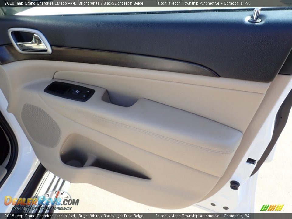 2018 Jeep Grand Cherokee Laredo 4x4 Bright White / Black/Light Frost Beige Photo #13