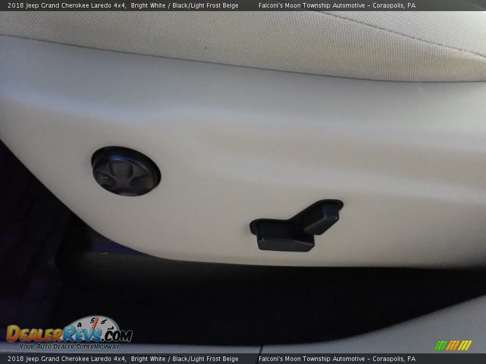 2018 Jeep Grand Cherokee Laredo 4x4 Bright White / Black/Light Frost Beige Photo #20
