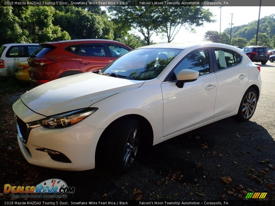 Front 3/4 View of 2018 Mazda MAZDA3 Touring 5 Door Photo #1