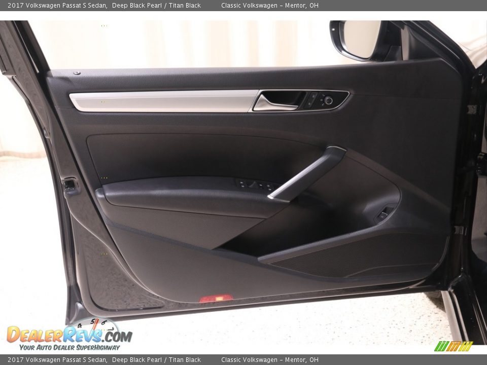 2017 Volkswagen Passat S Sedan Deep Black Pearl / Titan Black Photo #4