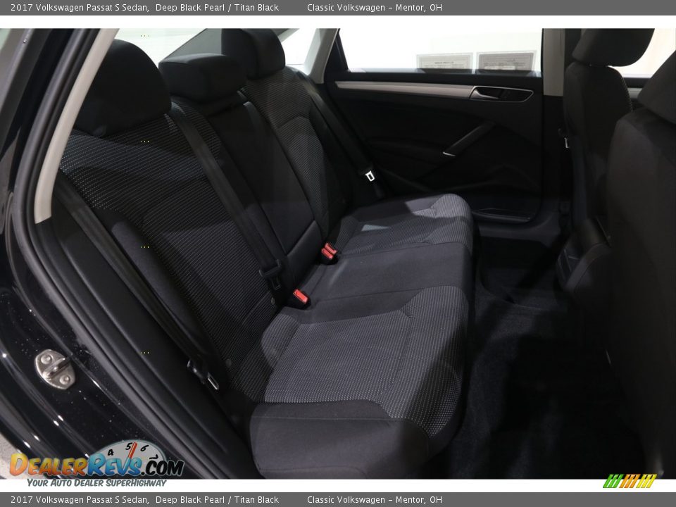 2017 Volkswagen Passat S Sedan Deep Black Pearl / Titan Black Photo #17