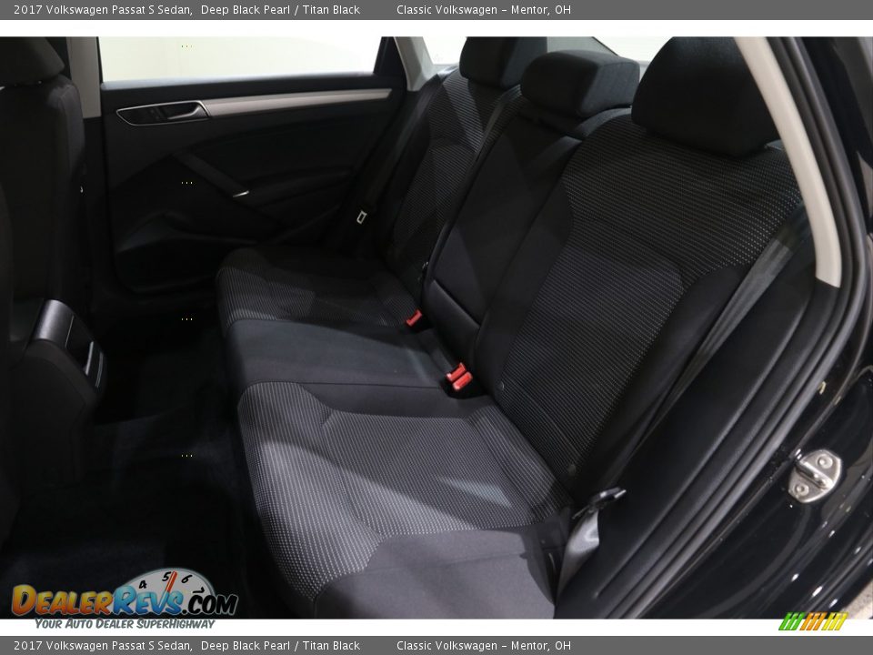 2017 Volkswagen Passat S Sedan Deep Black Pearl / Titan Black Photo #18