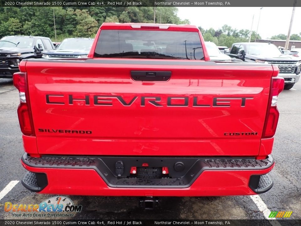 2020 Chevrolet Silverado 1500 Custom Crew Cab 4x4 Red Hot / Jet Black Photo #4