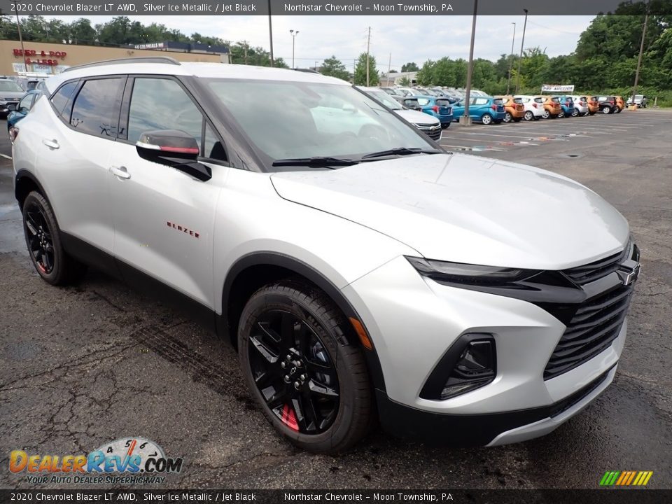 Front 3/4 View of 2020 Chevrolet Blazer LT AWD Photo #8