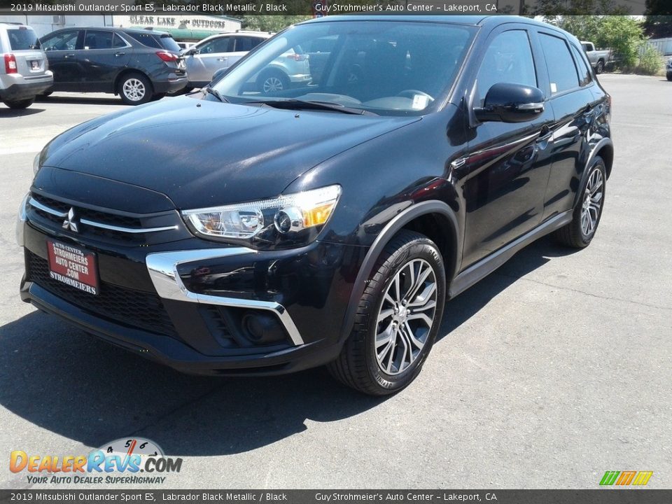 Front 3/4 View of 2019 Mitsubishi Outlander Sport ES Photo #2