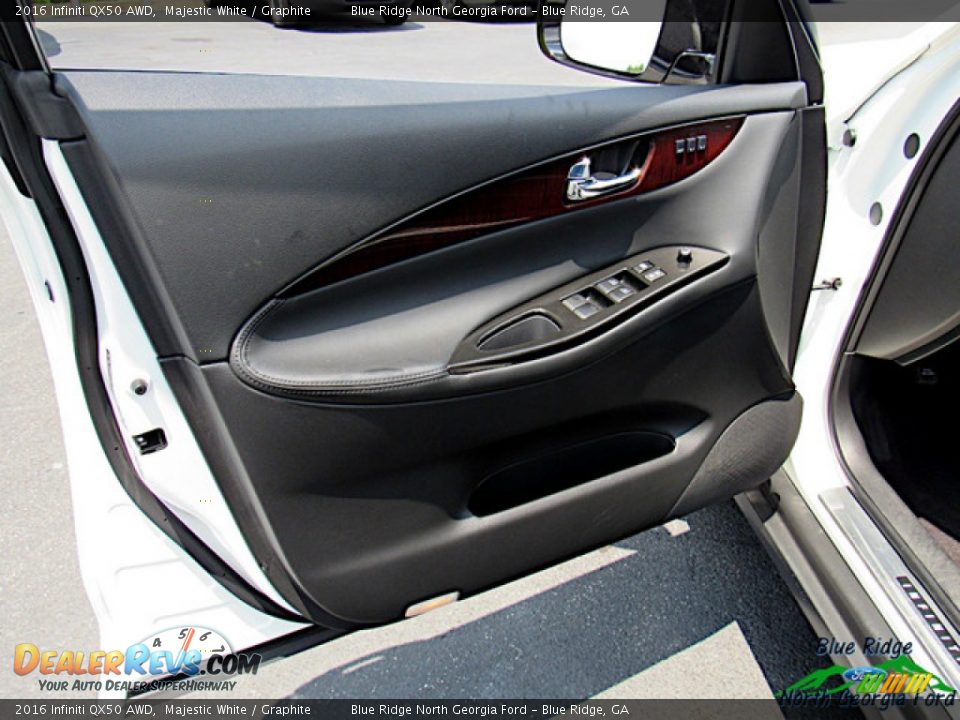Door Panel of 2016 Infiniti QX50 AWD Photo #10