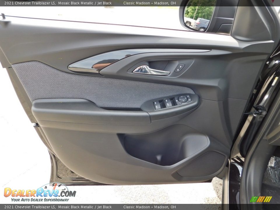 Door Panel of 2021 Chevrolet Trailblazer LS Photo #10