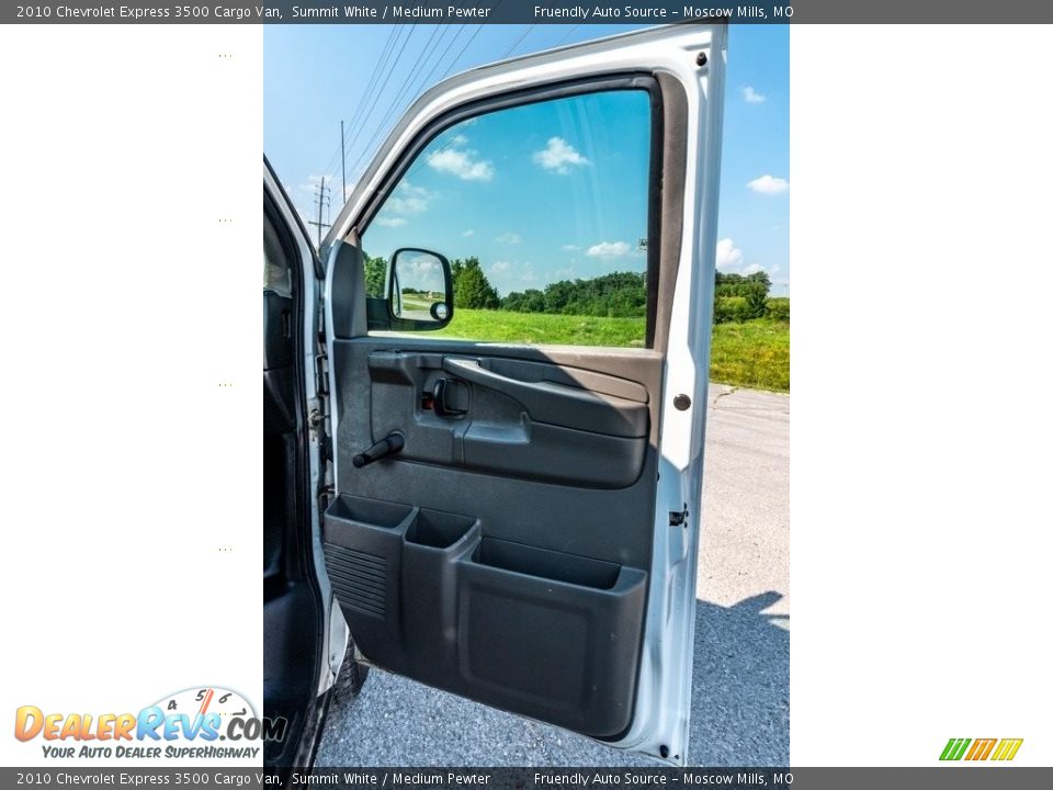 2010 Chevrolet Express 3500 Cargo Van Summit White / Medium Pewter Photo #31