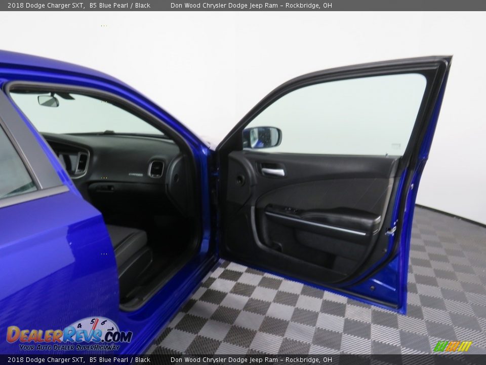 2018 Dodge Charger SXT B5 Blue Pearl / Black Photo #29
