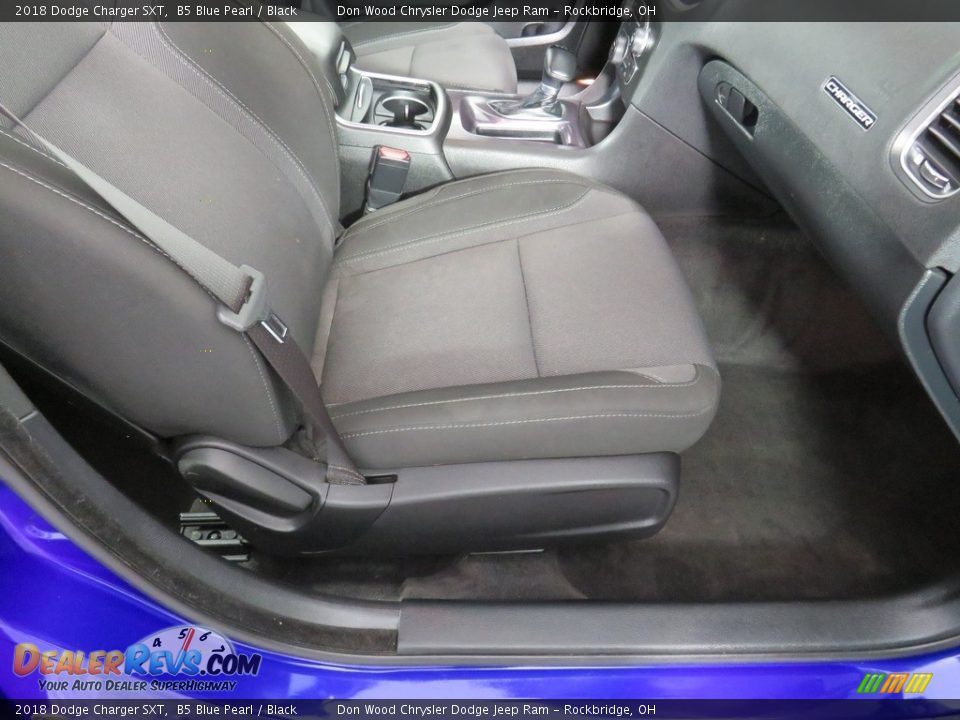 2018 Dodge Charger SXT B5 Blue Pearl / Black Photo #30