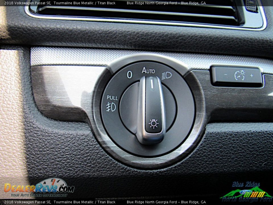 2018 Volkswagen Passat SE Tourmaline Blue Metallic / Titan Black Photo #19