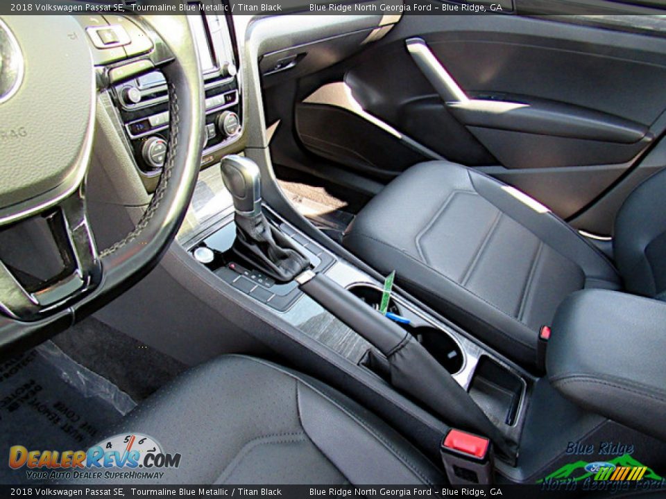 2018 Volkswagen Passat SE Tourmaline Blue Metallic / Titan Black Photo #24