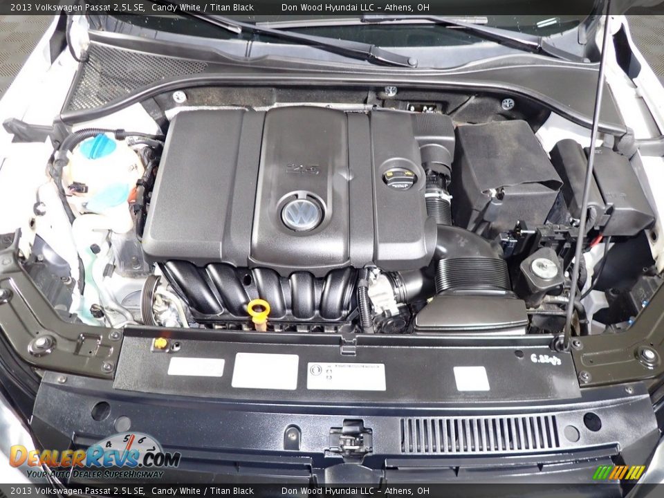 2013 Volkswagen Passat 2.5L SE Candy White / Titan Black Photo #6