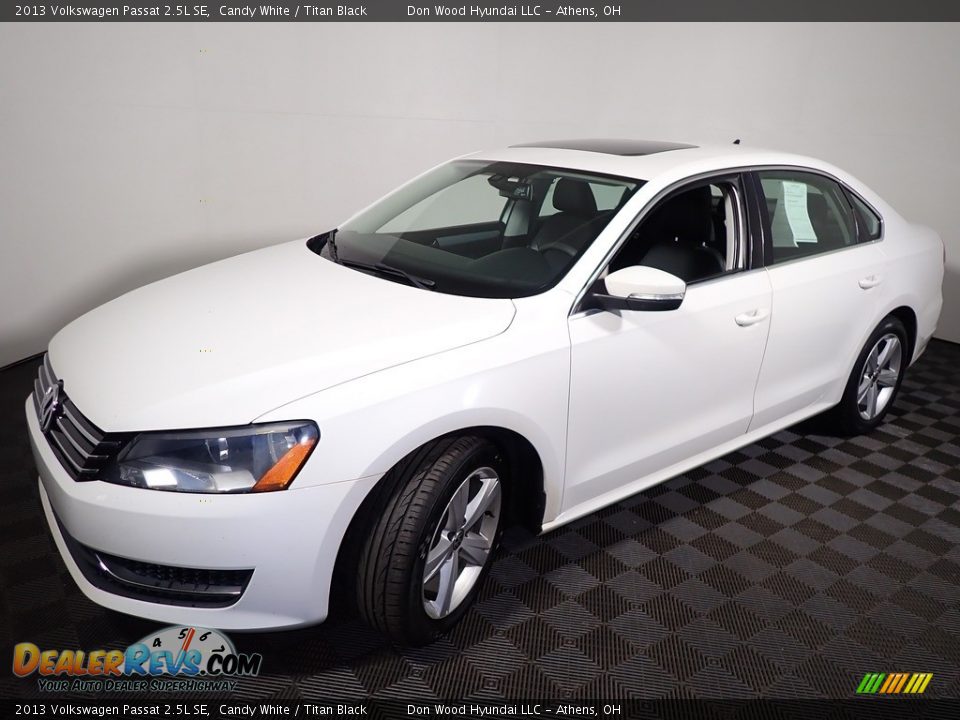 2013 Volkswagen Passat 2.5L SE Candy White / Titan Black Photo #7