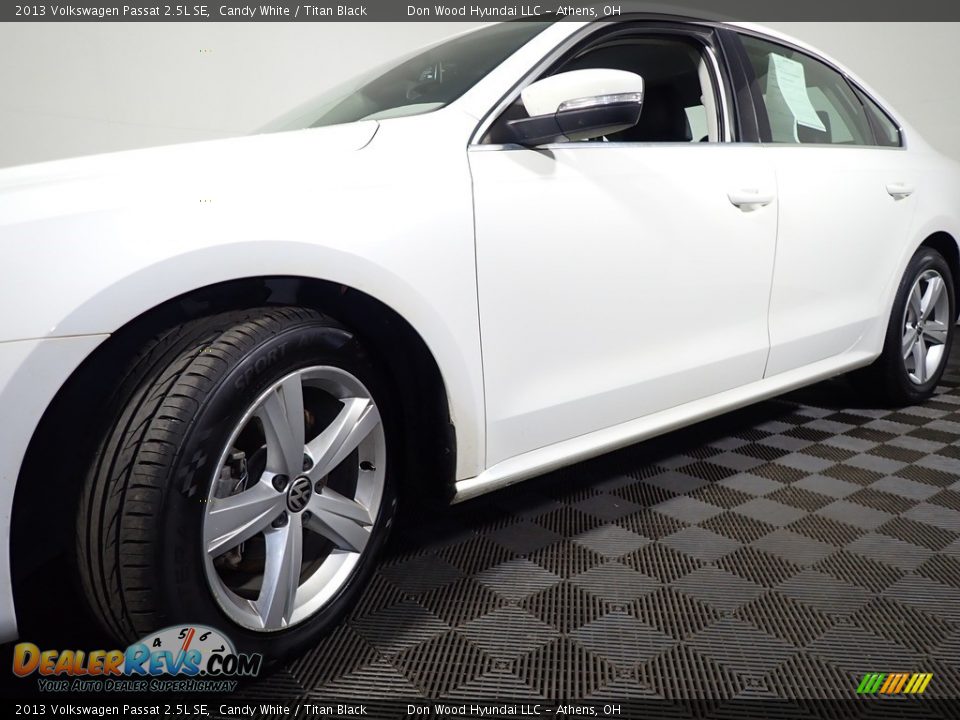2013 Volkswagen Passat 2.5L SE Candy White / Titan Black Photo #8