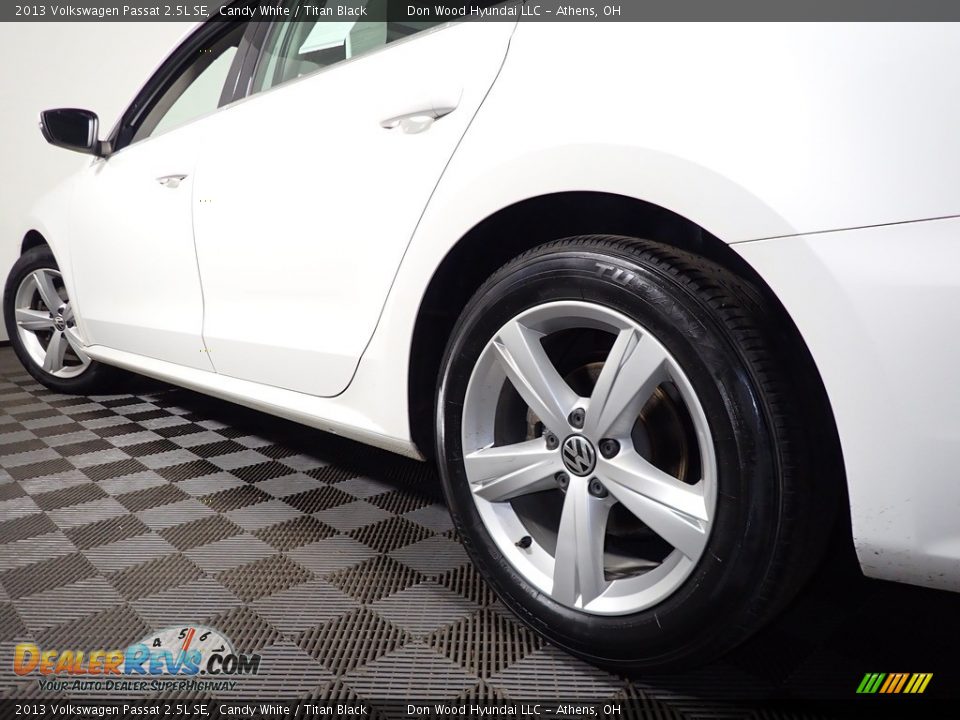 2013 Volkswagen Passat 2.5L SE Candy White / Titan Black Photo #10