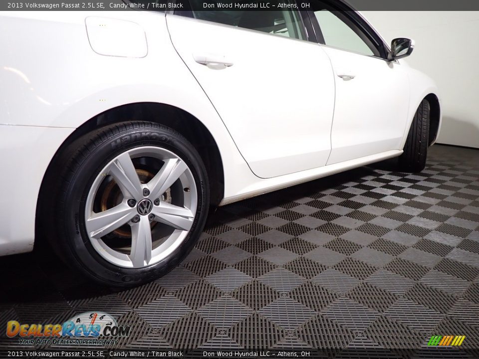 2013 Volkswagen Passat 2.5L SE Candy White / Titan Black Photo #15